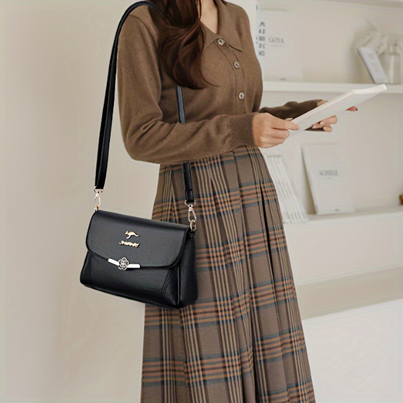 Leatherwork Letters - Tas Bahu Kapasitas Besar Flip Top